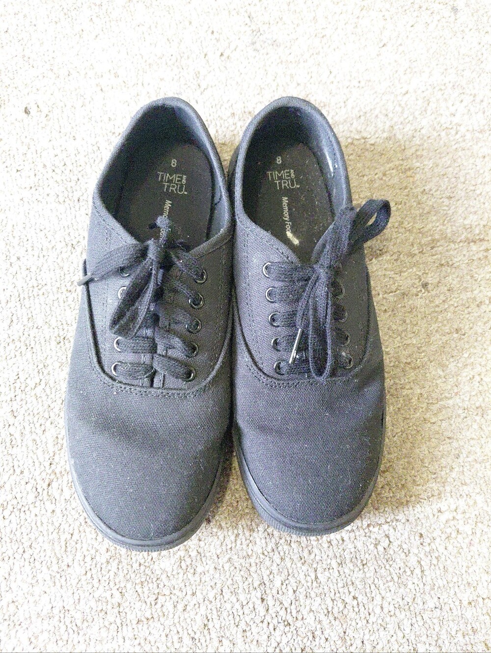 Time and Tru Womens Black Canvas Sneakers with Memory Foam Size 8